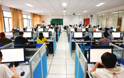 蒼南縣中小學(xué)教育信息化領(lǐng)導(dǎo)力提升及網(wǎng)絡(luò)安全培訓(xùn)班在西湖校區(qū)順利舉辦